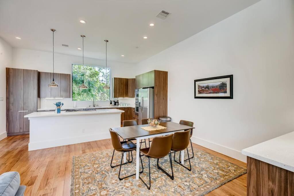4 Story Home Mins To Downtown Houston With City Views Exterior photo