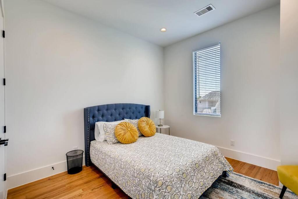 4 Story Home Mins To Downtown Houston With City Views Exterior photo