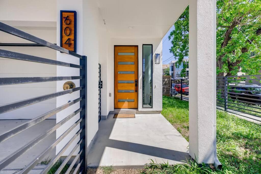 4 Story Home Mins To Downtown Houston With City Views Exterior photo