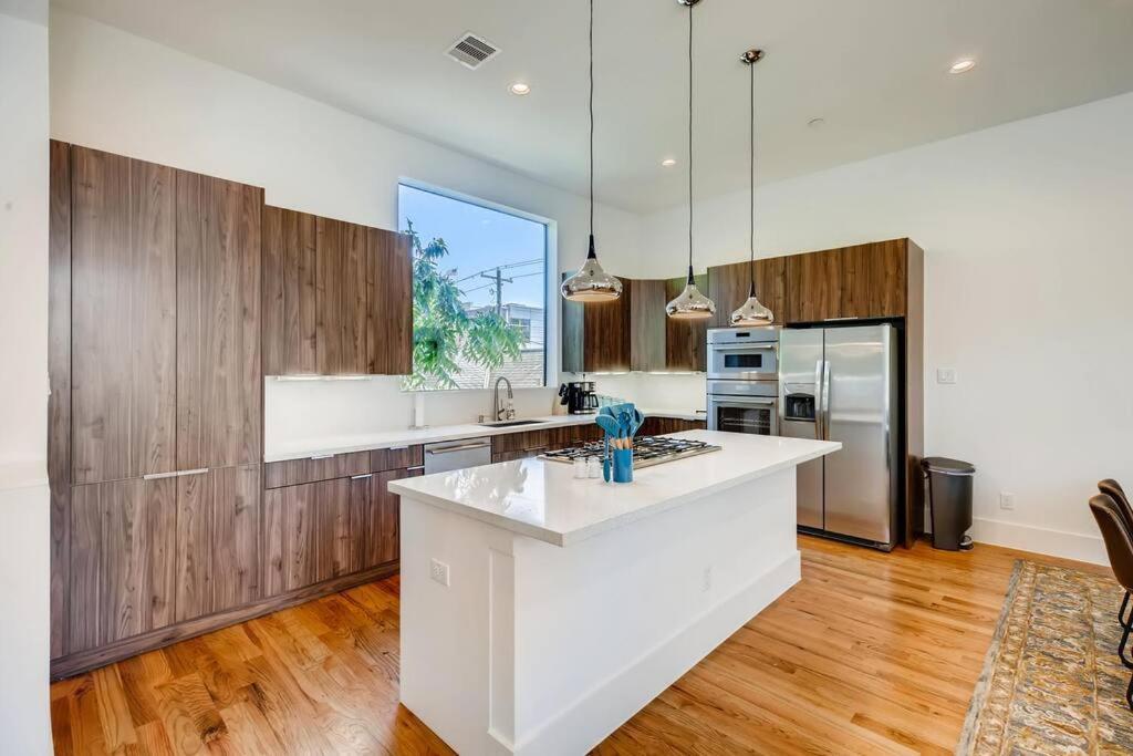 4 Story Home Mins To Downtown Houston With City Views Exterior photo