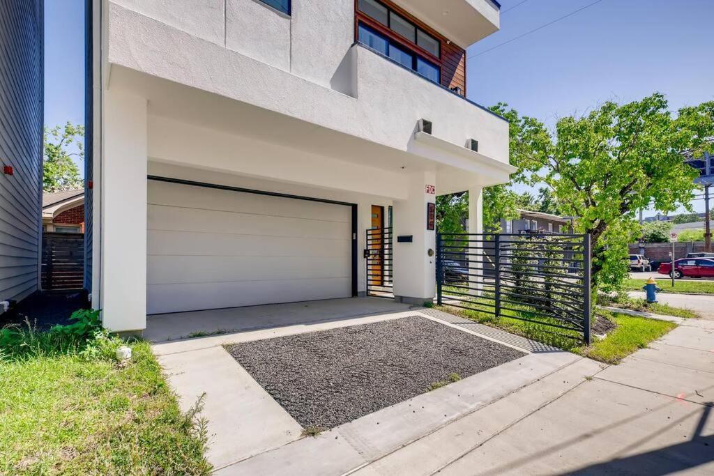 4 Story Home Mins To Downtown Houston With City Views Exterior photo