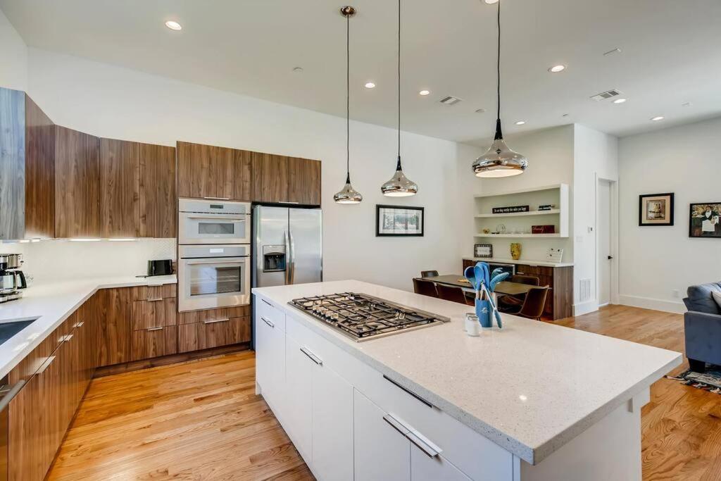 4 Story Home Mins To Downtown Houston With City Views Exterior photo