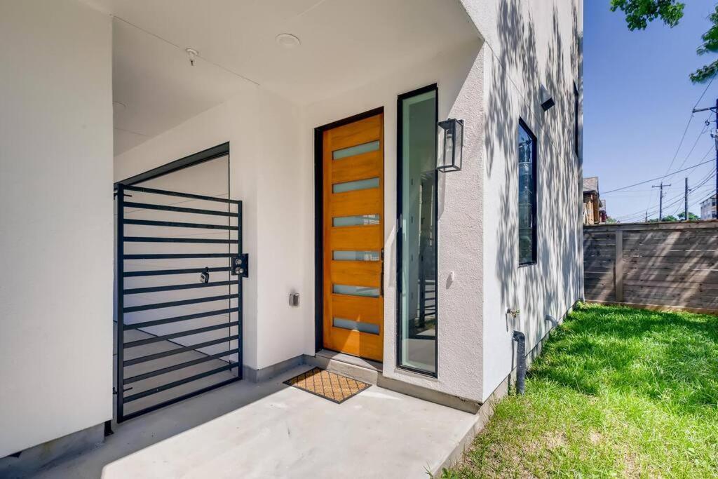 4 Story Home Mins To Downtown Houston With City Views Exterior photo