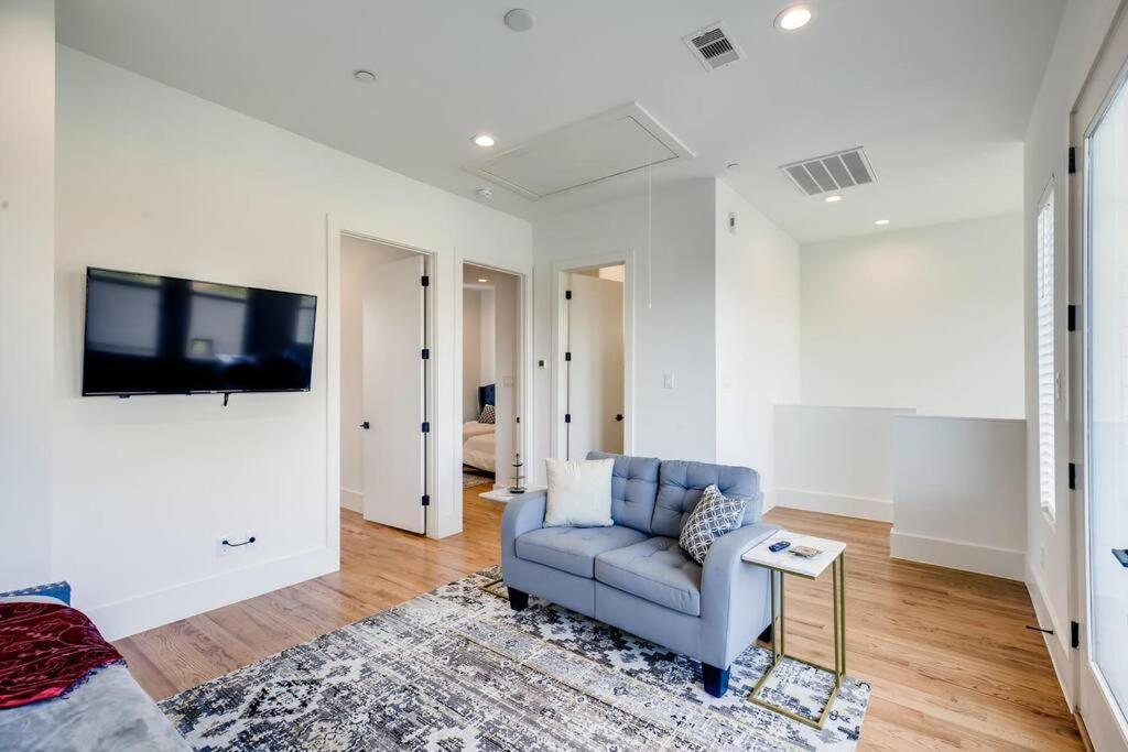 4 Story Home Mins To Downtown Houston With City Views Exterior photo